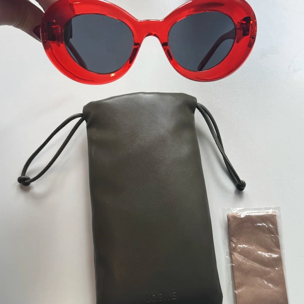 LOEWE NWOT sunglasses LW401121 - Picture 8 of 16
